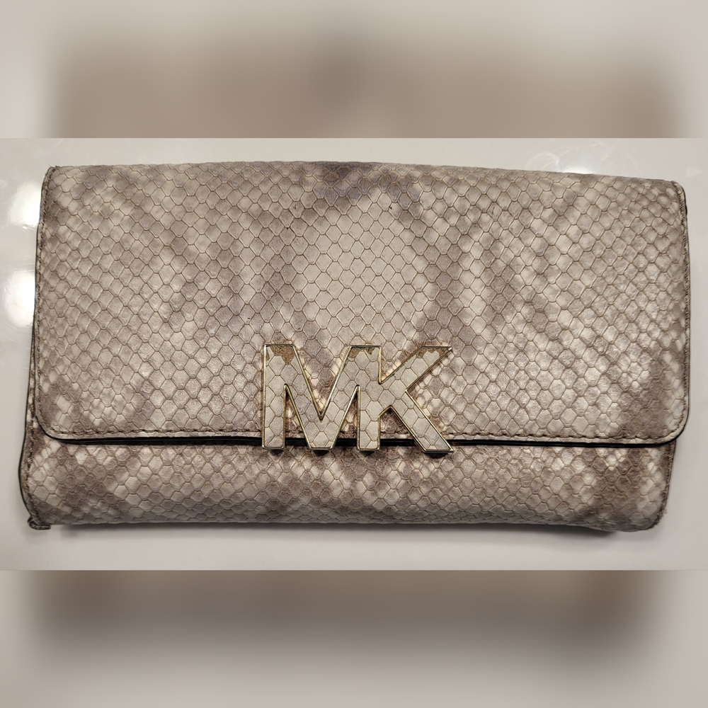 MK WALLET SNAKE PRINT, 12 CARD SLOTS AND MORE.